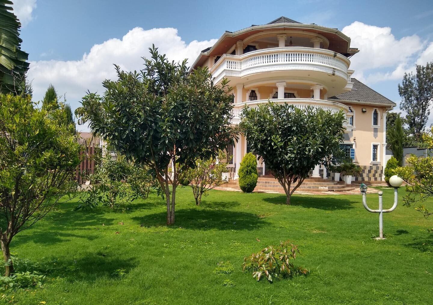 Half Acre 5BR Haven at KSh 500K