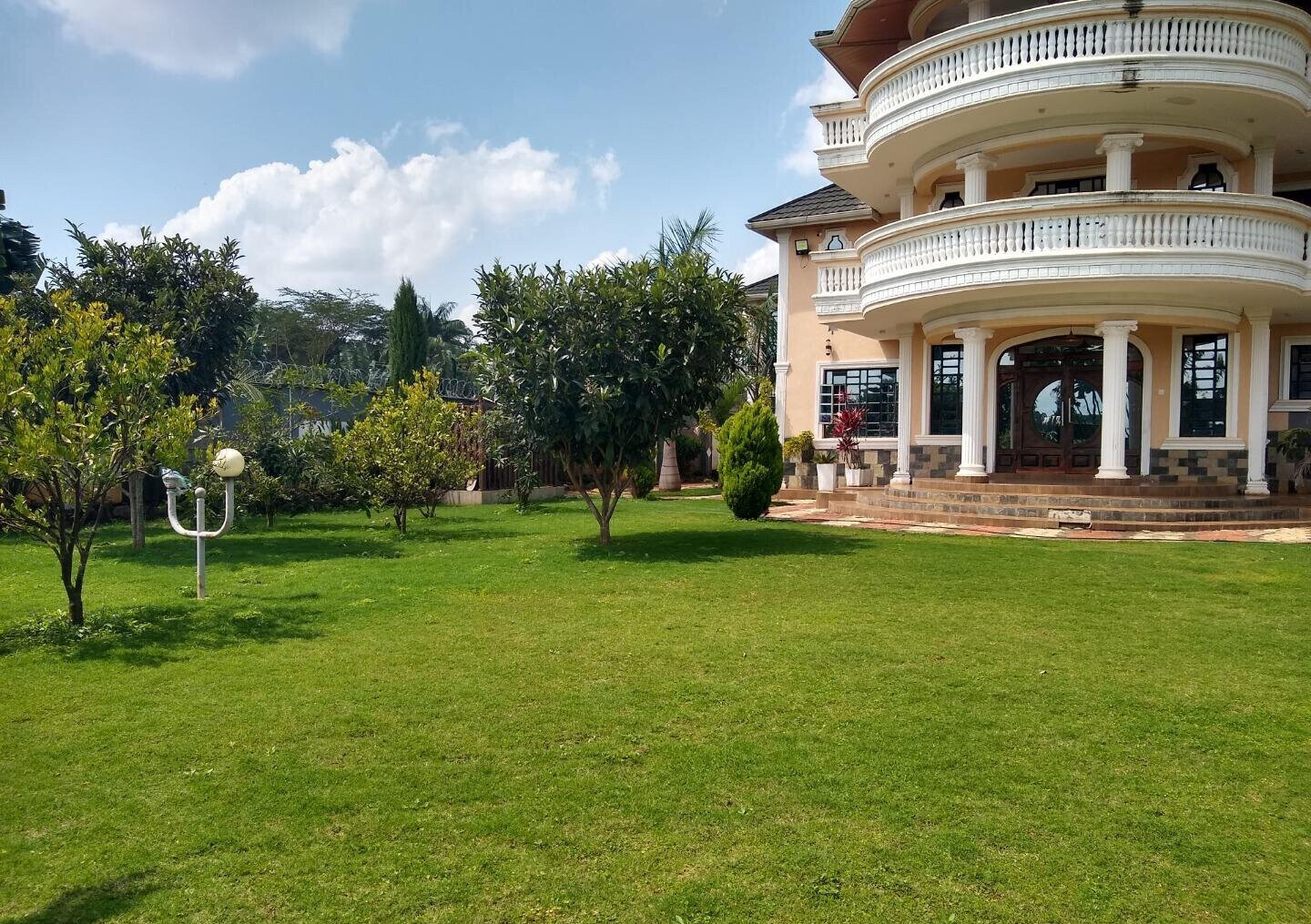 Half Acre 5BR Haven at KSh 500K