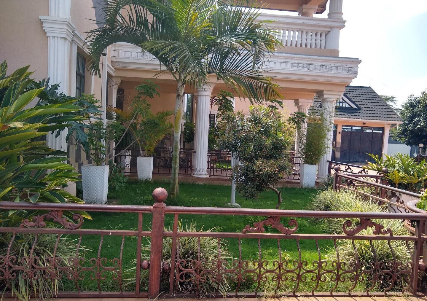 Half Acre 5BR Haven at KSh 500K