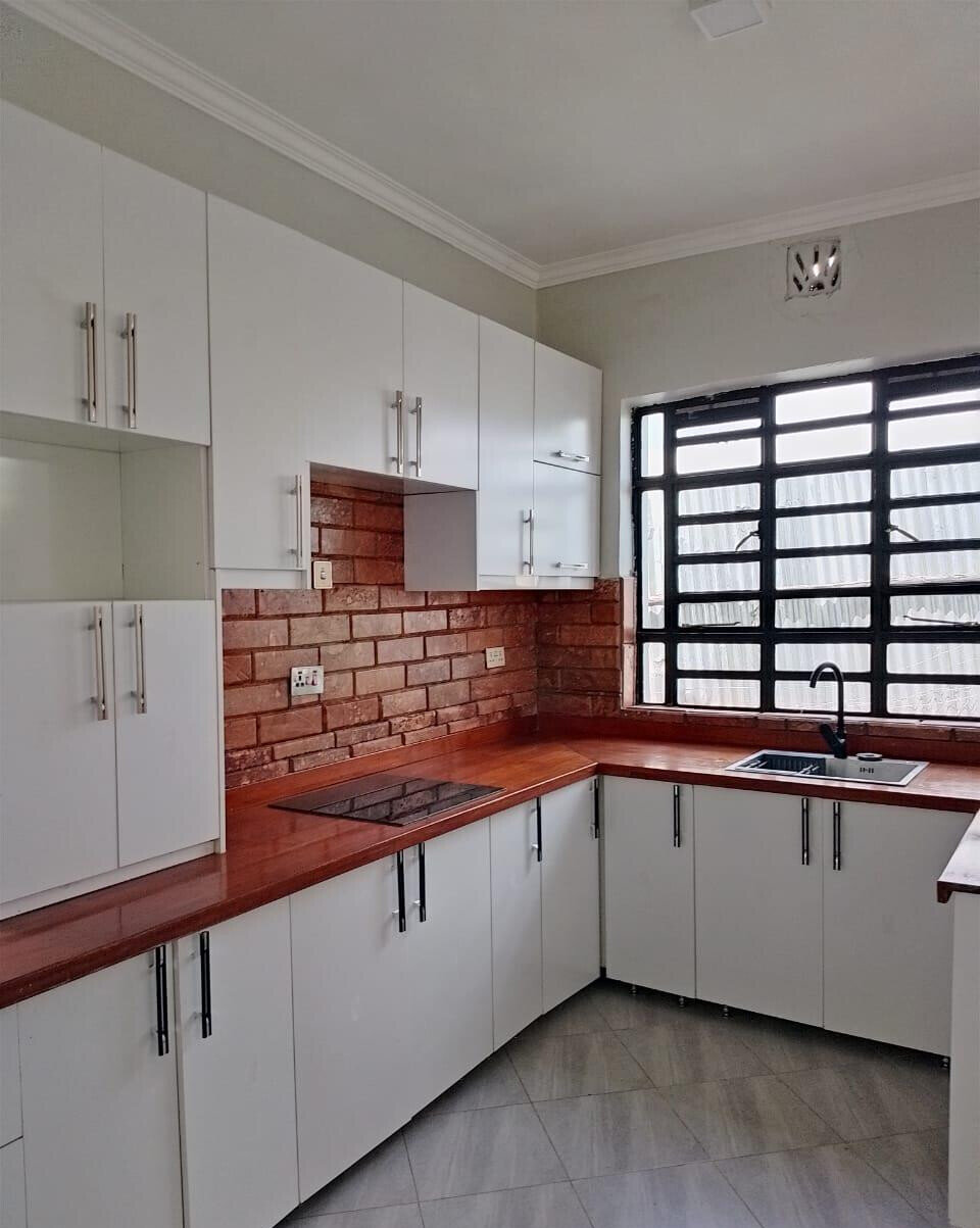 4BR All En-Suite Townhouse with Dam View & Granite Kitchen - Kiserian