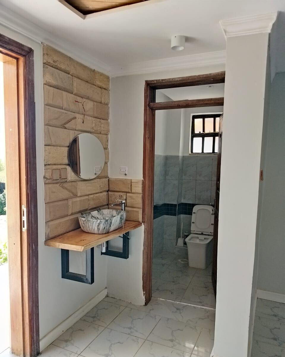 4BR All En-Suite Townhouse with Dam View & Granite Kitchen - Kiserian