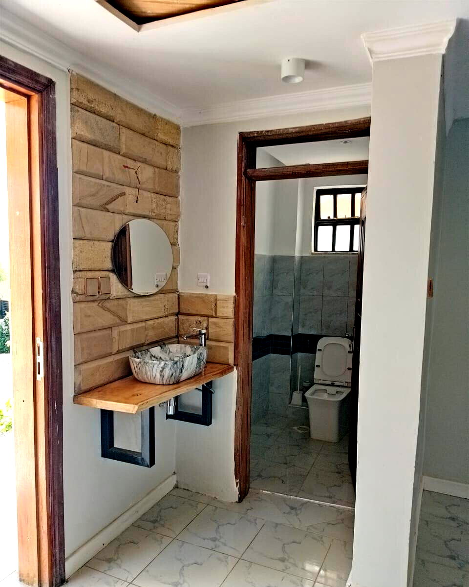 4BR All En-Suite Townhouse with Dam View & Granite Kitchen - Kiserian