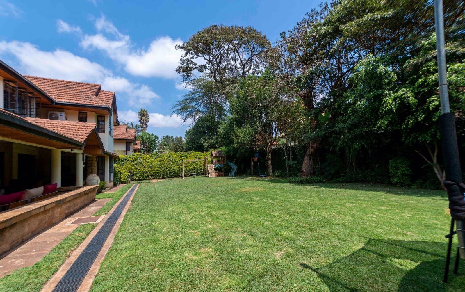 5-Bed Townhouse with Mahogany Floors & DSQ - Lower Kabete