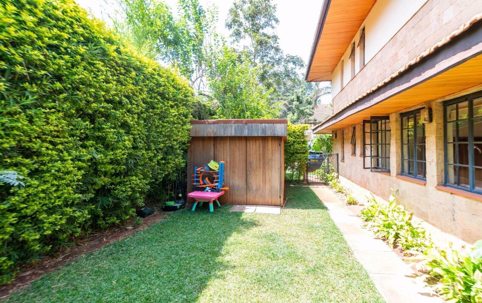 5-Bed Townhouse with Mahogany Floors & DSQ - Lower Kabete