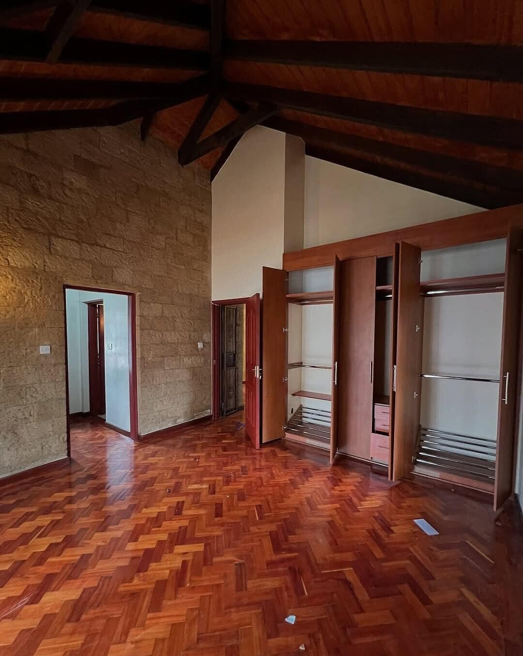 4BR All-Ensuite Townhouse with Fireplace & DSQ - Spring Valley