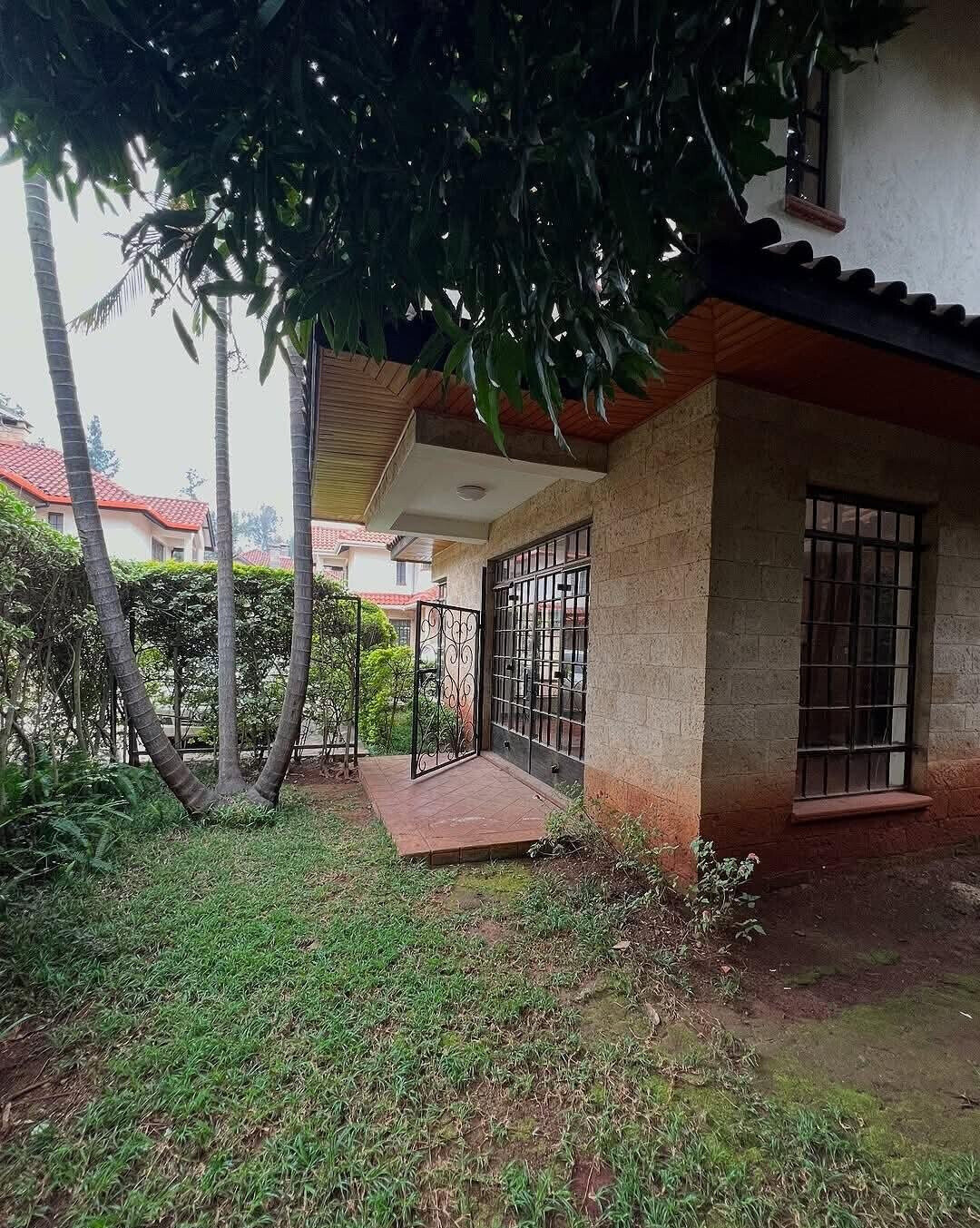 4BR All-Ensuite Townhouse with Fireplace & DSQ - Spring Valley