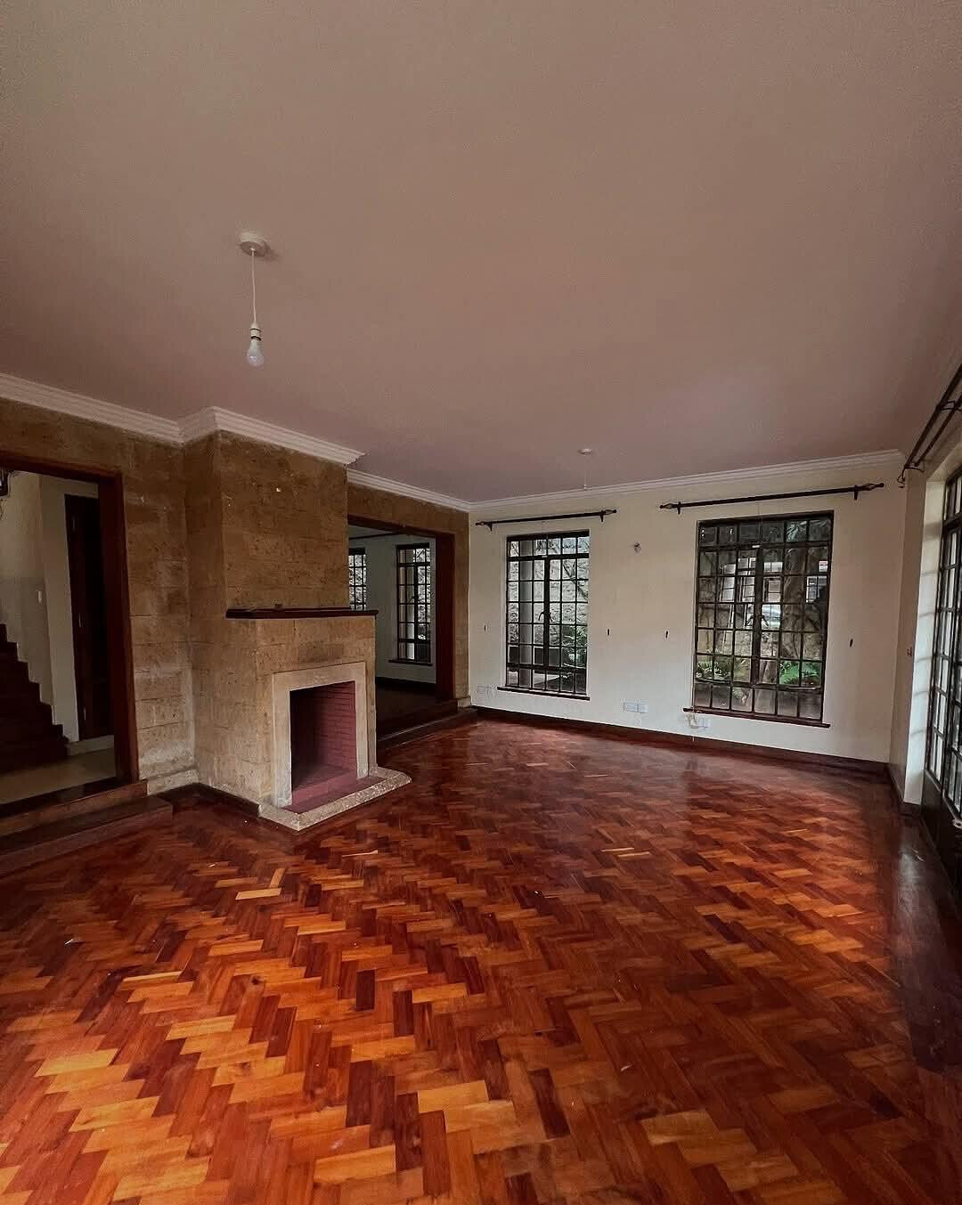 4BR All-Ensuite Townhouse with Fireplace & DSQ - Spring Valley