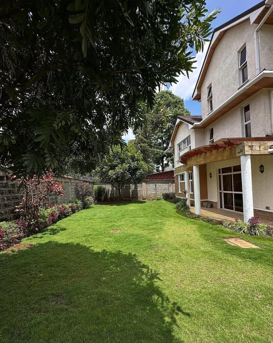 5-Ensuite Townhouse with Gym & Solar Heating - Lavington