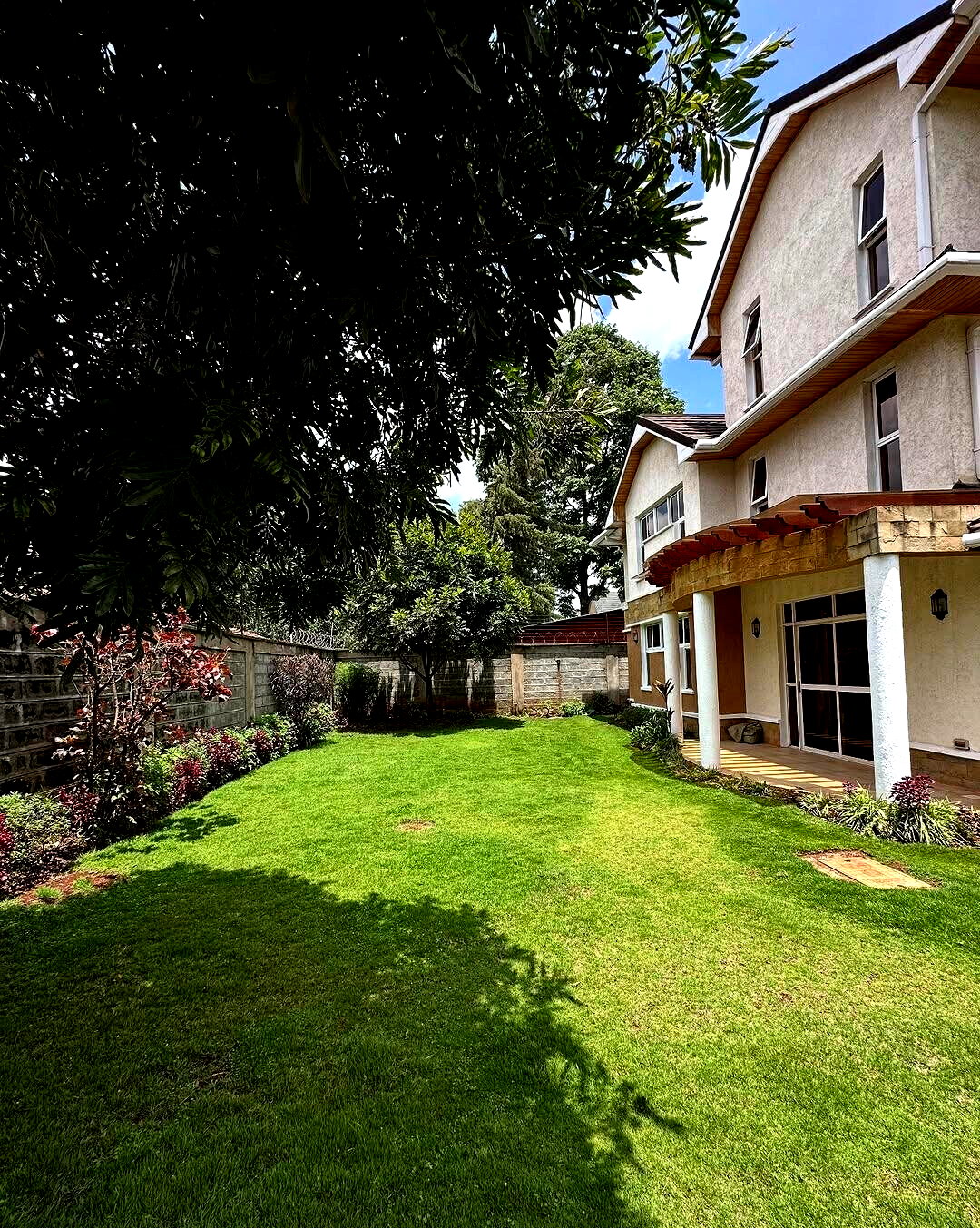 5-Ensuite Townhouse with Gym & Solar Heating - Lavington
