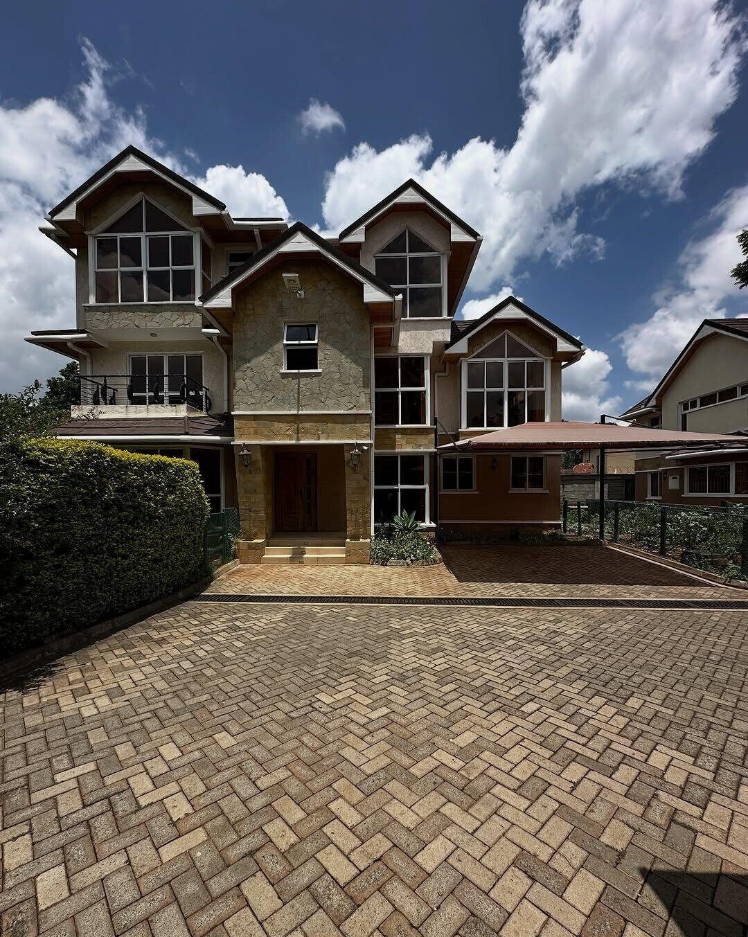 5-Ensuite Townhouse with Gym & Solar Heating - Lavington
