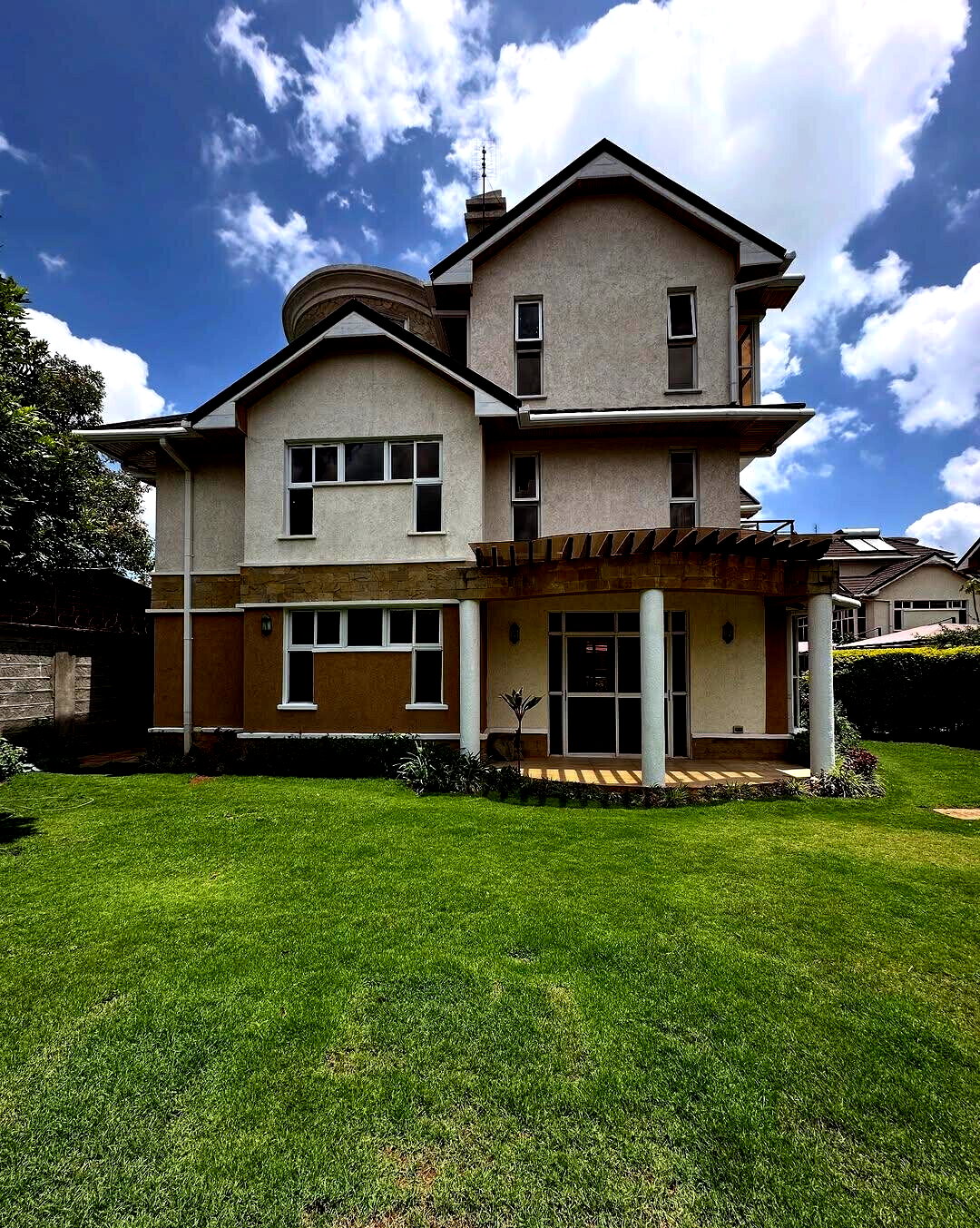 5-Ensuite Townhouse with Gym & Solar Heating - Lavington