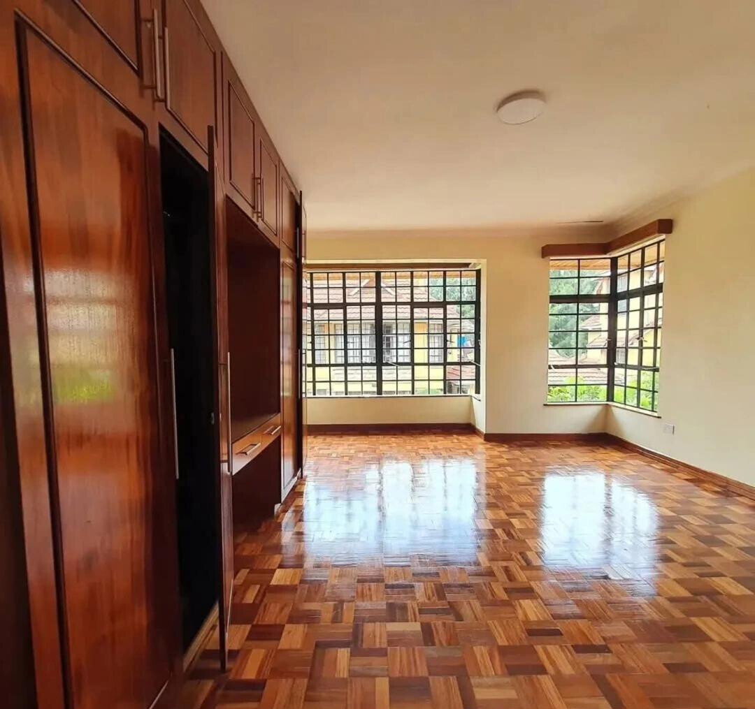 5-Ensuite Townhouse with Family Room Near Quickmart Valley Arcade - Lavington