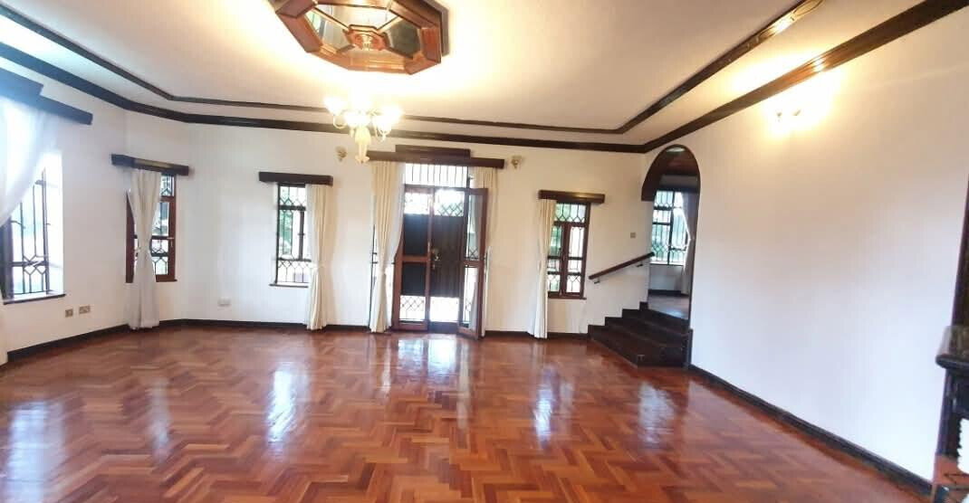 5BR Townhouse with DSQ on Half-Acre Landscaped Grounds - Old Runda