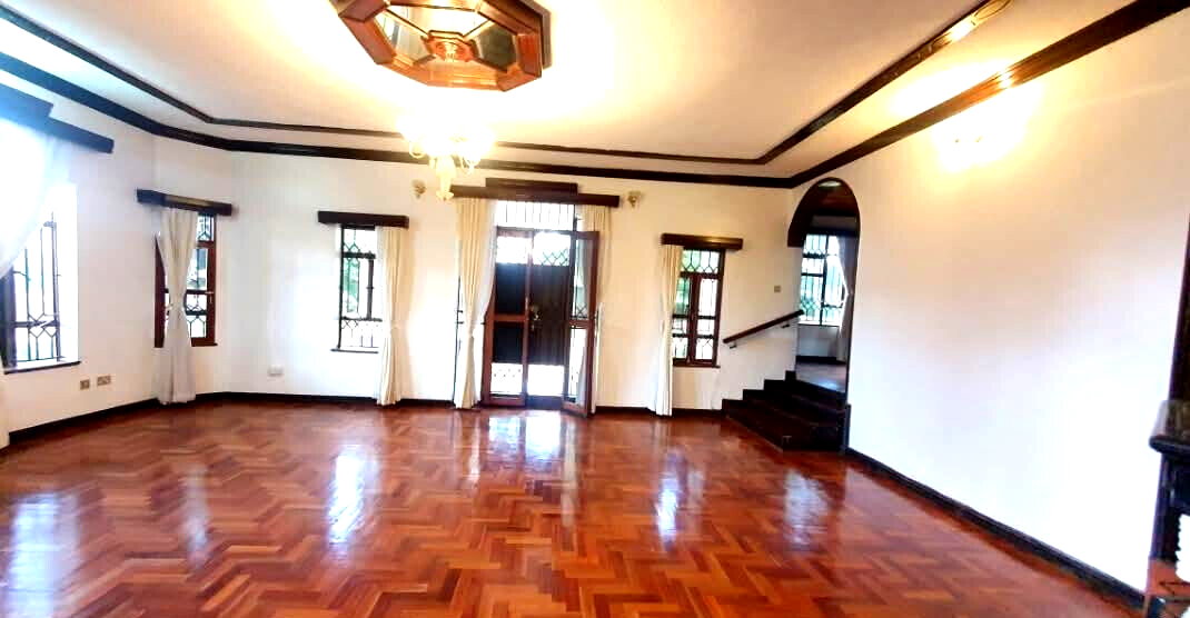 5BR Townhouse with DSQ on Half-Acre Landscaped Grounds - Old Runda