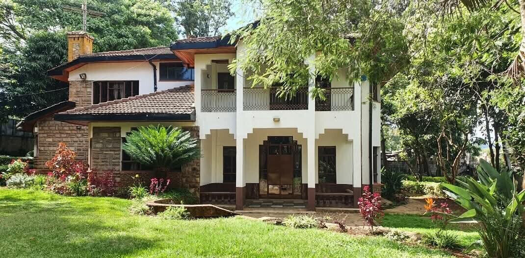 5BR Townhouse with DSQ on Half-Acre Landscaped Grounds - Old Runda
