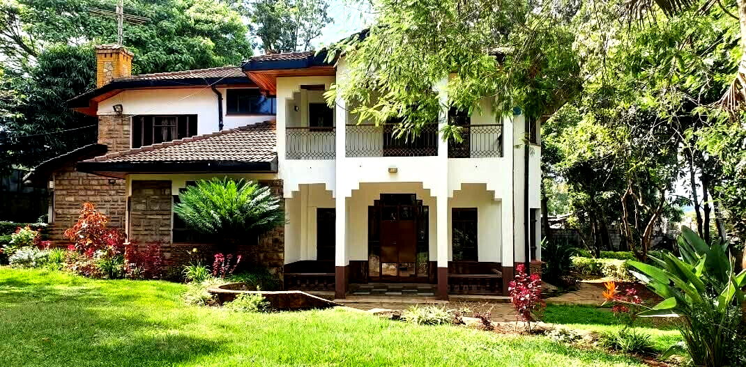5BR Townhouse with DSQ on Half-Acre Landscaped Grounds - Old Runda
