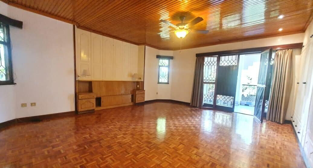 5BR Townhouse with DSQ on Half-Acre Landscaped Grounds - Old Runda