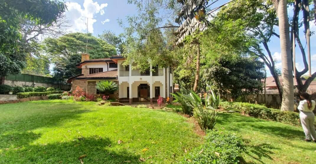 5BR Townhouse with DSQ on Half-Acre Landscaped Grounds - Old Runda