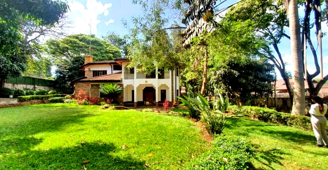 5BR Townhouse with DSQ on Half-Acre Landscaped Grounds - Old Runda