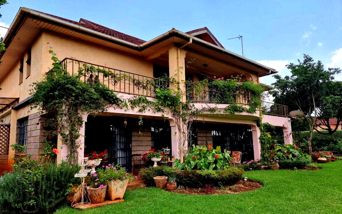 4BR All-Ensuite Townhouse on Half-Acre with Borehole - Runda Mumwe
