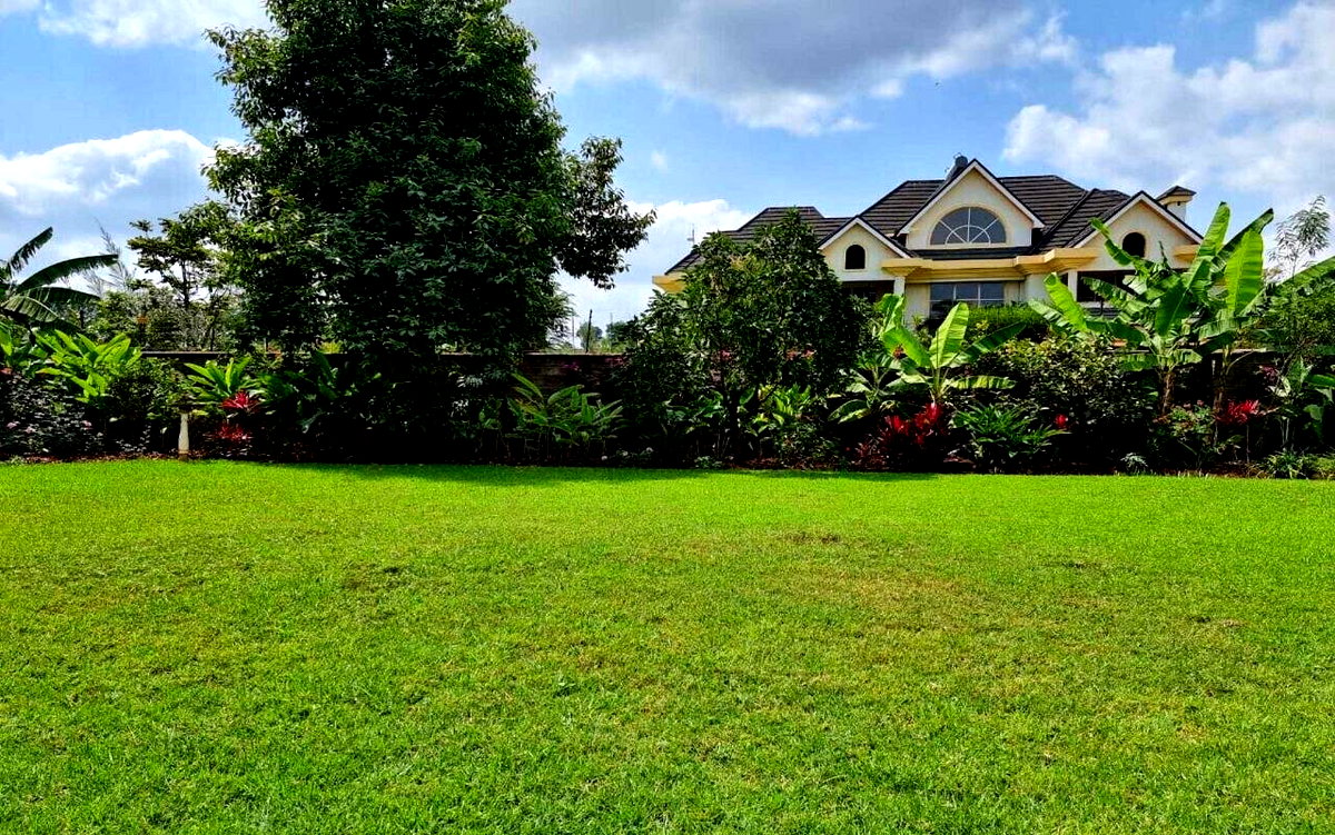 4BR All-Ensuite Townhouse on Half-Acre with Borehole - Runda Mumwe