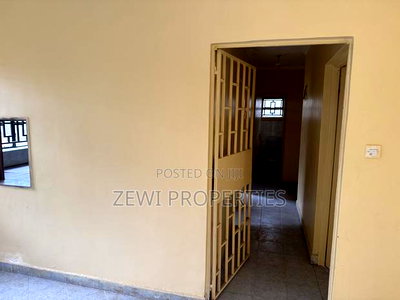 3bdrm Bungalow in Oluulua for sale - Image 11