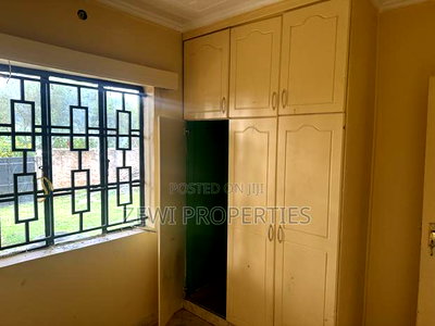 3bdrm Bungalow in Oluulua for sale - Image 10