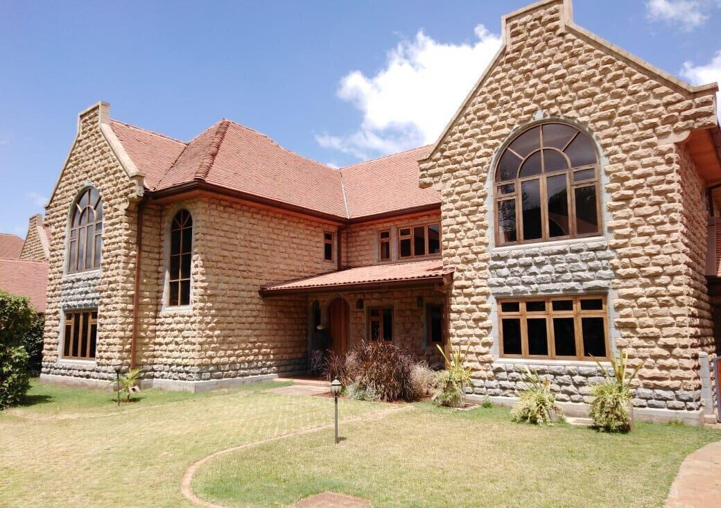 Rustic 5-Bed Townhouse with Pool & Gypsum Ceilings – Karen