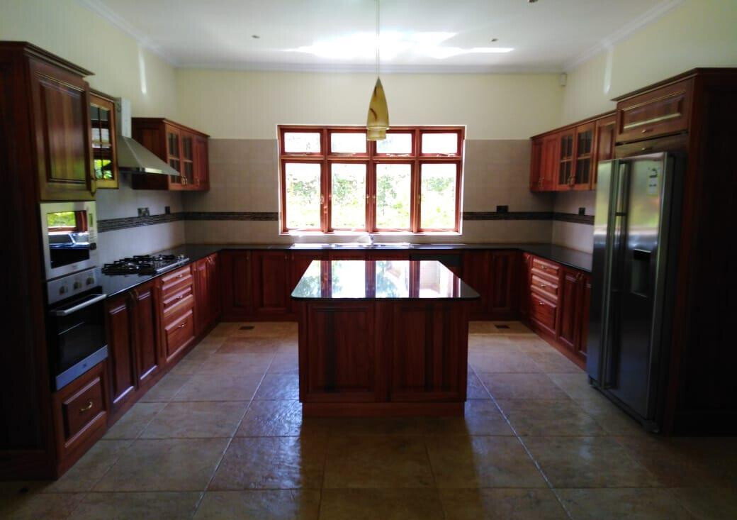 Rustic 5-Bed Townhouse with Pool & Gypsum Ceilings – Karen