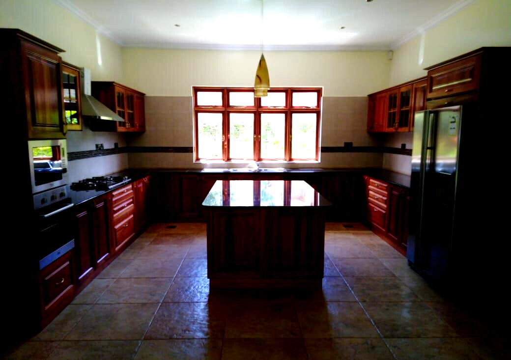 Rustic 5-Bed Townhouse with Pool & Gypsum Ceilings – Karen
