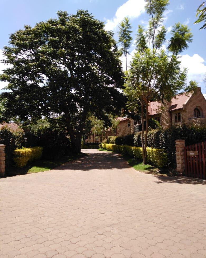 Rustic 5-Bed Townhouse with Pool & Gypsum Ceilings – Karen