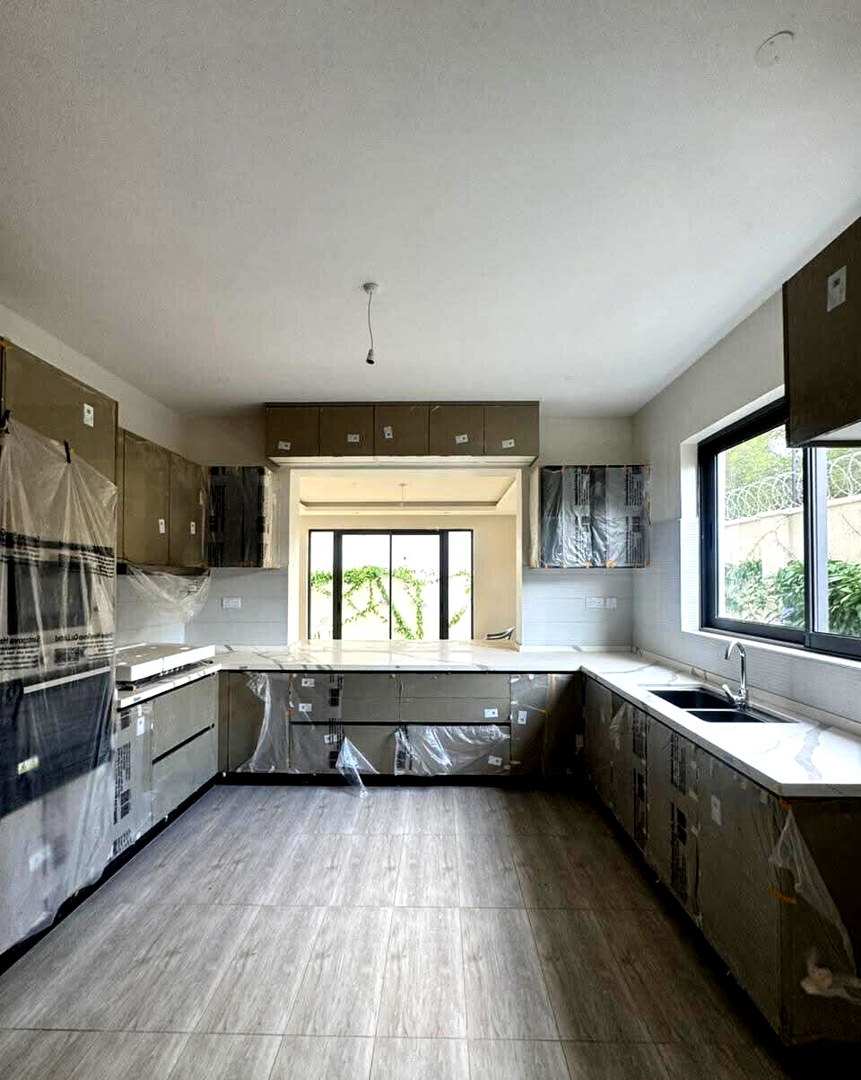 6-Ensuite Townhouse with Rooftop Lounge & Gym - Lavington