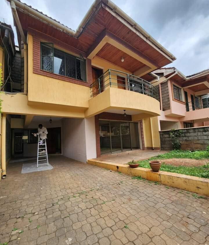 5-Ensuite Townhouse with Pool & Borehole - Lavington Gated