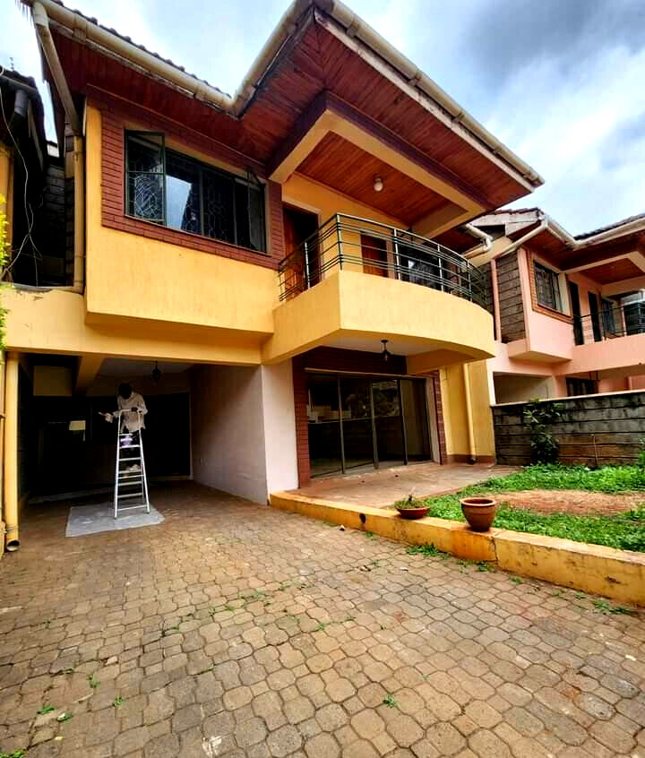 5-Ensuite Townhouse with Pool & Borehole - Lavington Gated