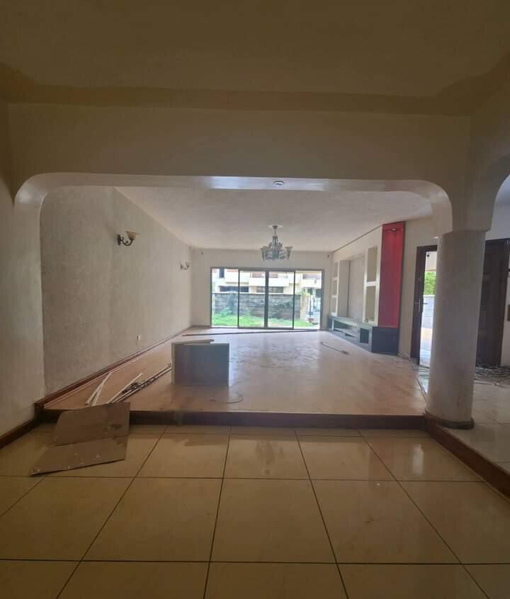 5-Ensuite Townhouse with Pool & Borehole - Lavington Gated