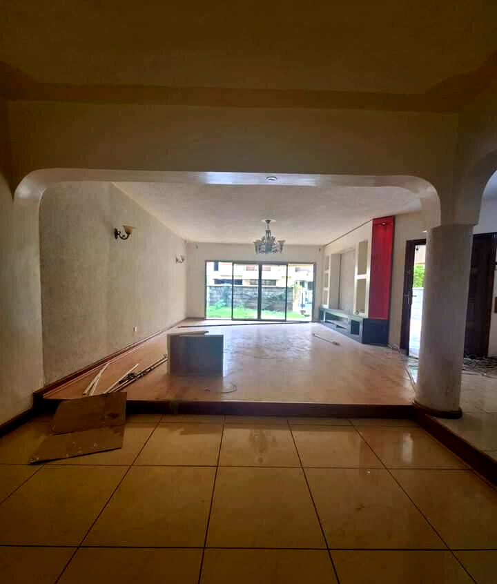 5-Ensuite Townhouse with Pool & Borehole - Lavington Gated