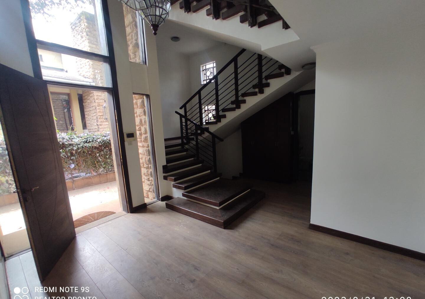 4-Ensuite Townhouse with Fireplace & BBQ Garden - Lavington