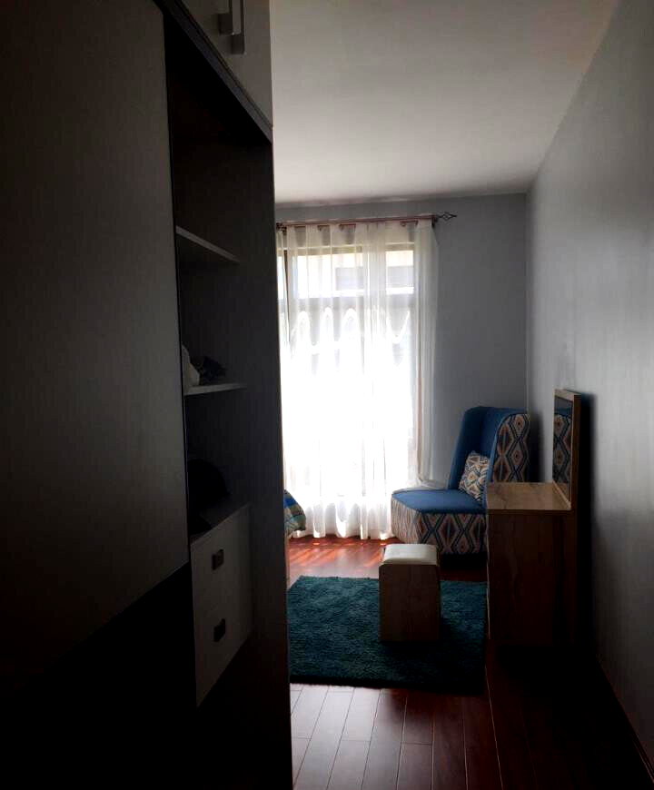 5-Bedroom All-Ensuite Townhouse with Fireplace & DSQ - Runda