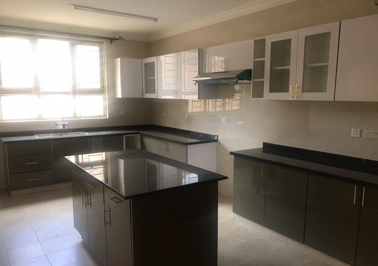 5-Ensuite Townhouse with Family Room & Pool - Lavington
