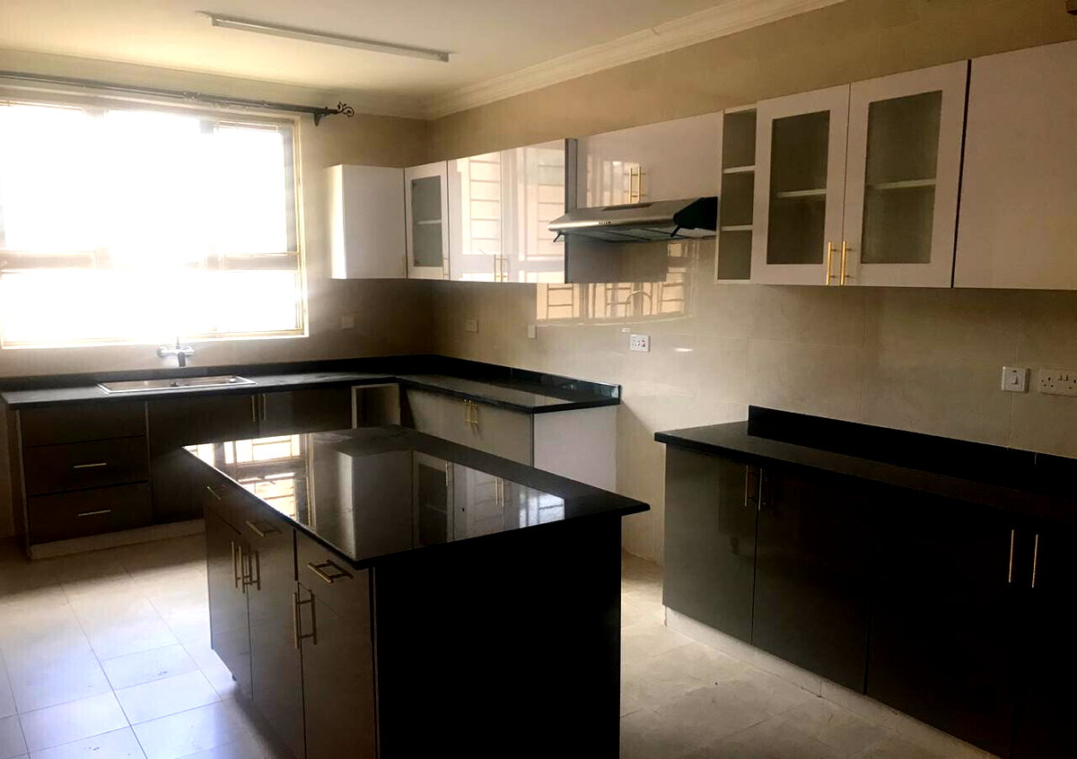 5-Ensuite Townhouse with Family Room & Pool - Lavington