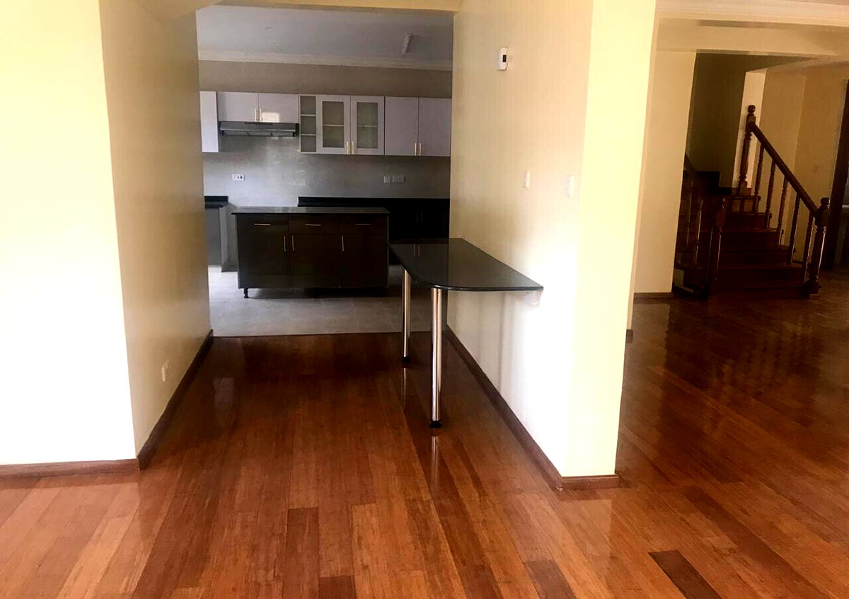 5-Ensuite Townhouse with Family Room & Pool - Lavington