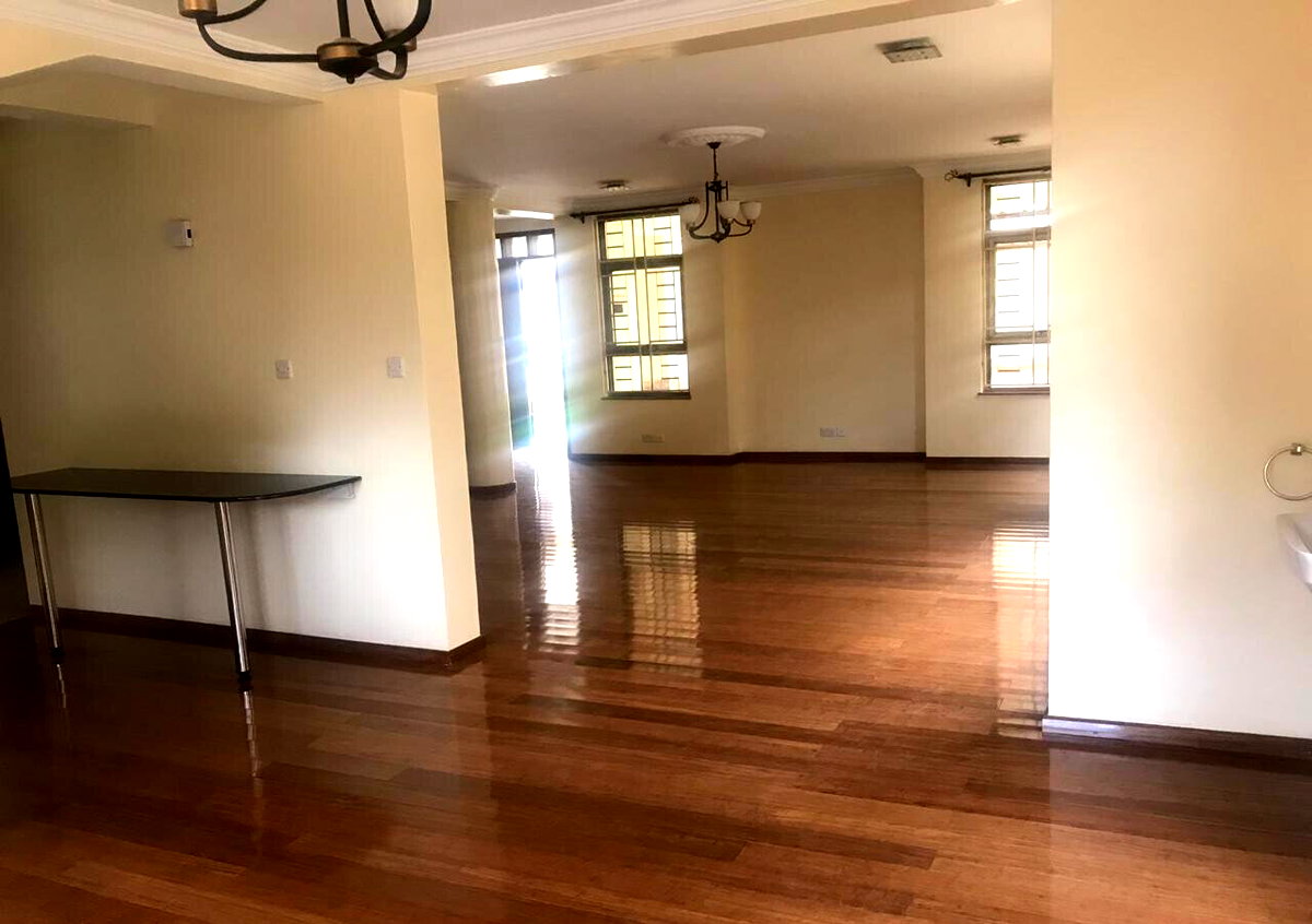 5-Ensuite Townhouse with Family Room & Pool - Lavington