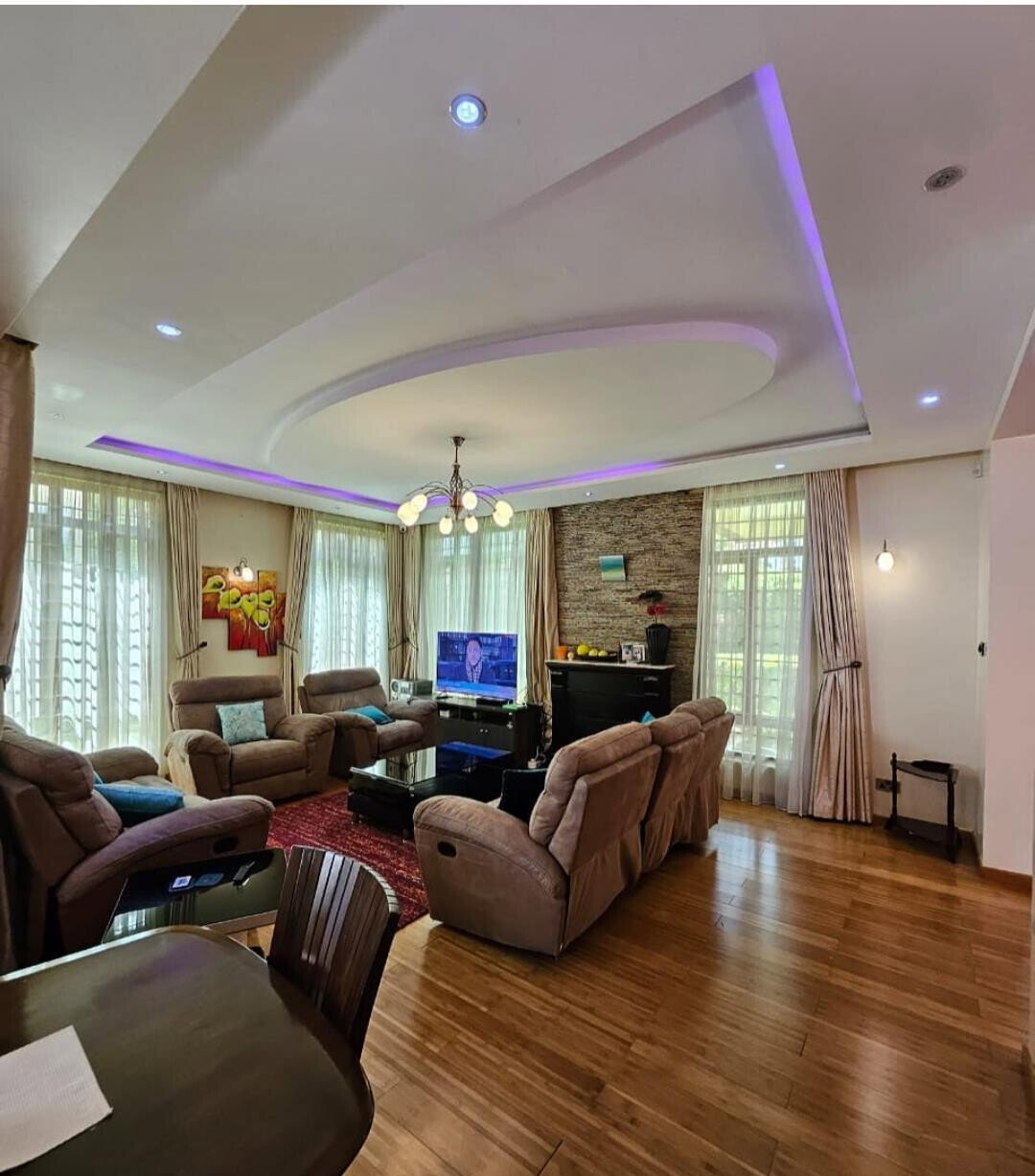 5-Ensuite Townhouse with Private Garden & Designer Kitchen - Lavington