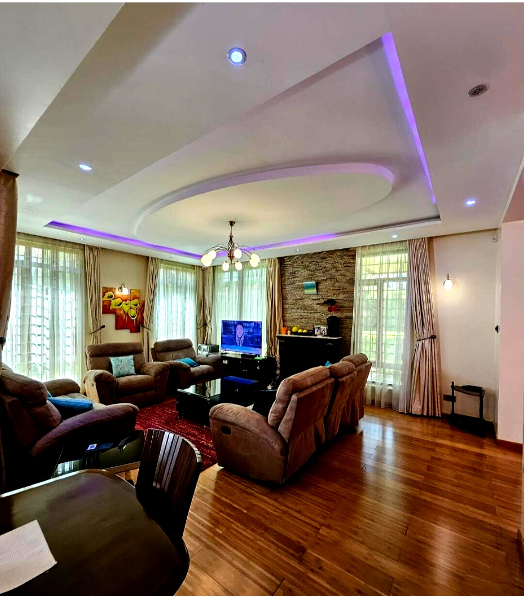 5-Ensuite Townhouse with Private Garden & Designer Kitchen - Lavington