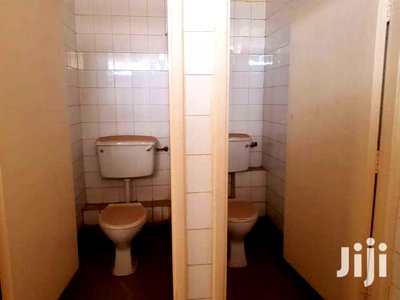 Godown In Industrial Area - Image 6