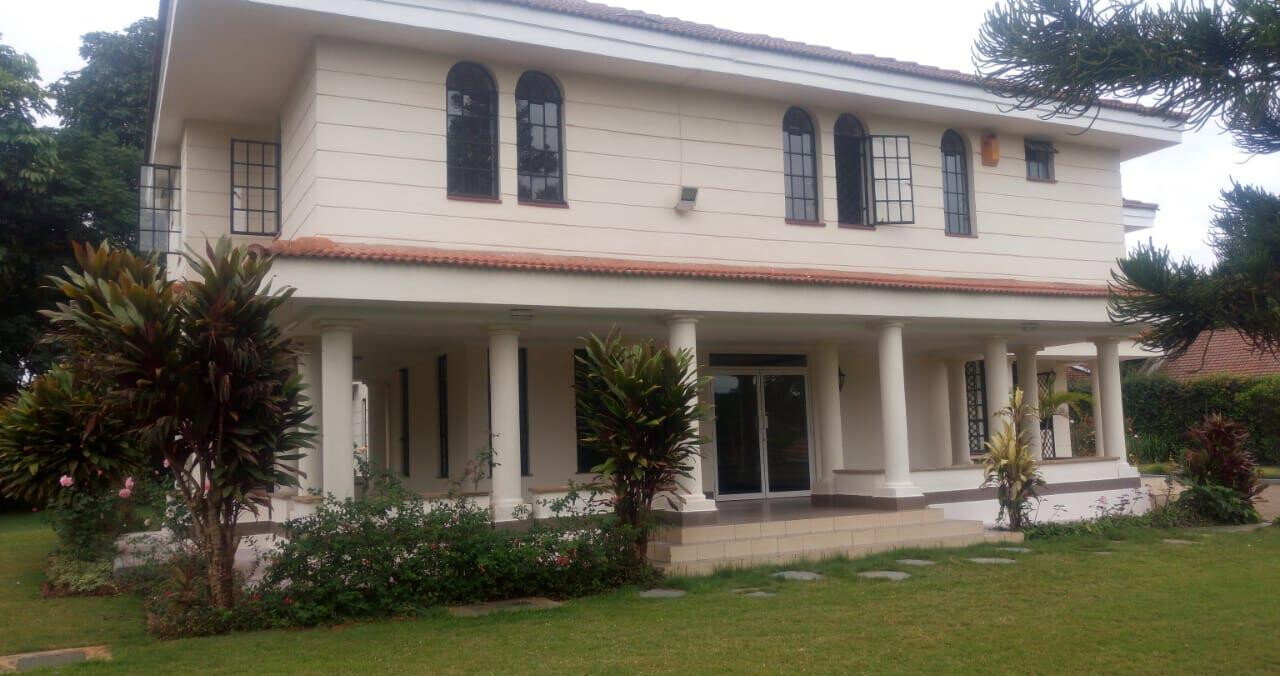 5BR Townhouse on Half-Acre with Mature Garden - Nyari