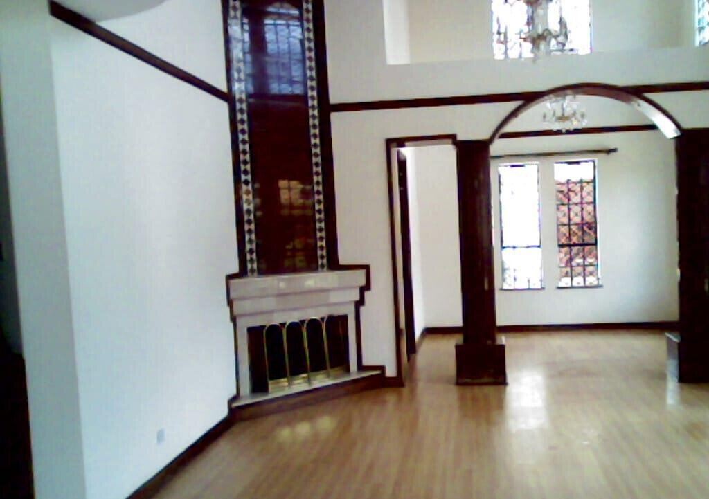 5BR Townhouse on Half-Acre with Mature Garden - Nyari