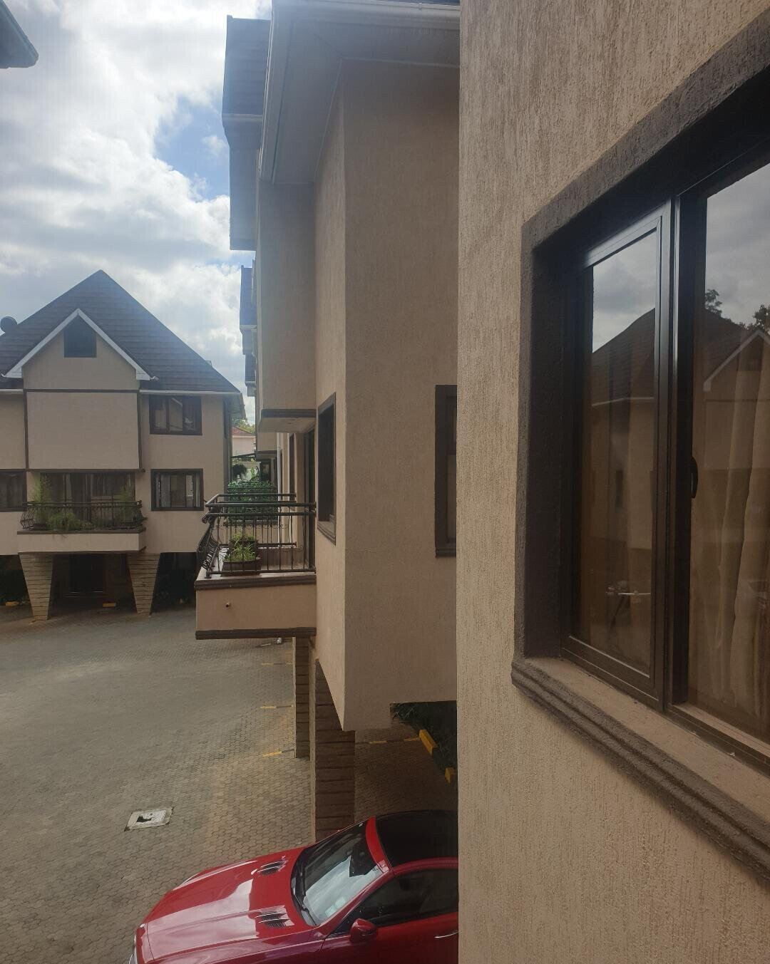 5BR All-Ensuite Townhouse with Jacuzzi & Solar - Lavington