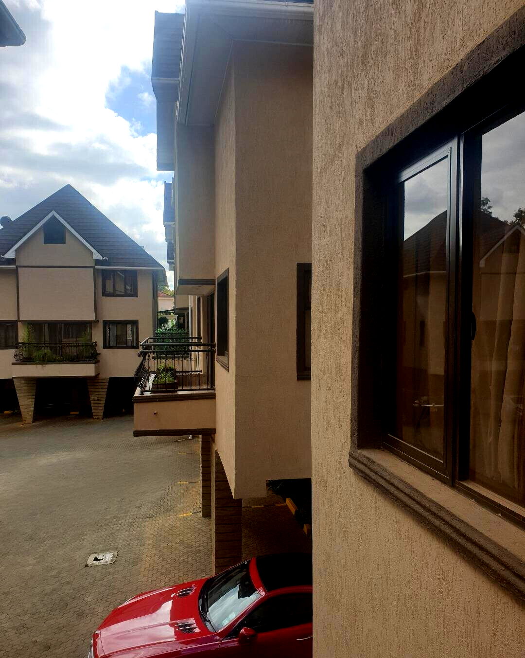 5BR All-Ensuite Townhouse with Jacuzzi & Solar - Lavington