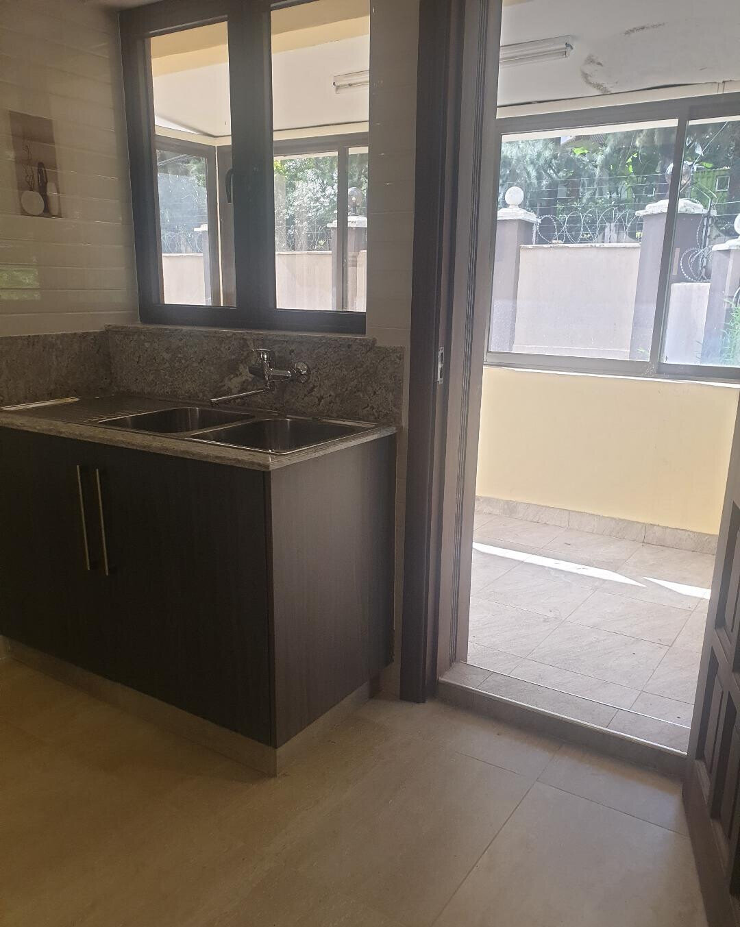 5BR All-Ensuite Townhouse with Jacuzzi & Solar - Lavington